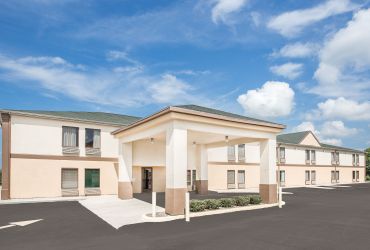 Super 8 by Wyndham Galesburg